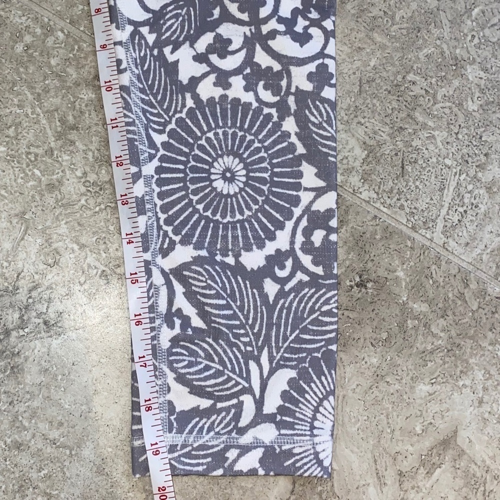 Lululemon Wunder Under Beachy fossil floral Cropped Leggings Size 2 - Picture 2 of 8